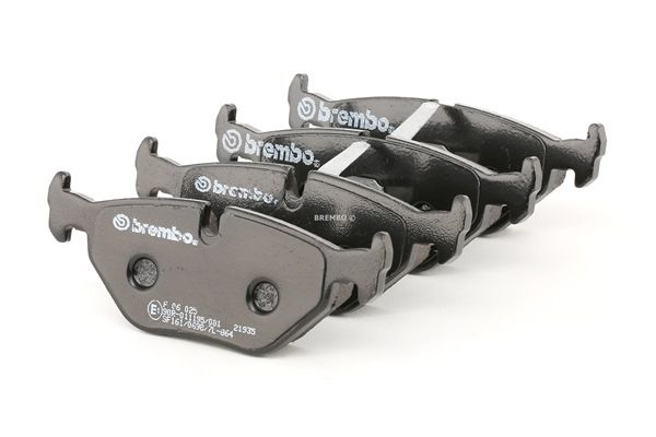 Kaufen BREMBO Bremsbelagsatz, Scheibenbremse für Verschleißwarnanzeiger vorbereitet, mit Kolbenclip P 06 025 preiswert